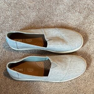 TOMS Women’s Light Gray Slip-On Loafers